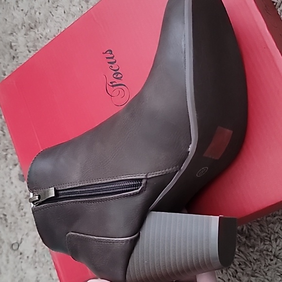 Brown Fashion Focus Booties NWT - Size 8 - Picture 5 of 8